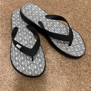 Women’s Nike Black and White Geometric Flip Flops